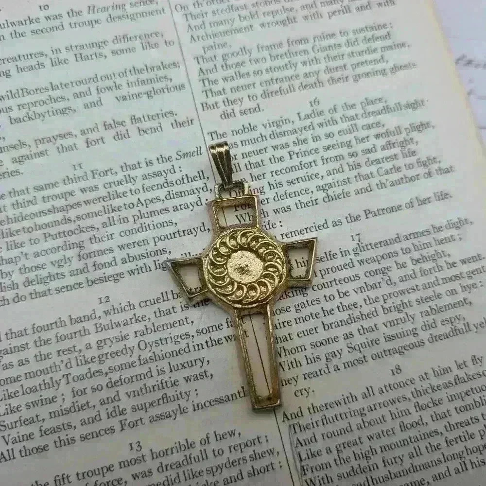 Vintage goldtone cross  pendant with magnetic back